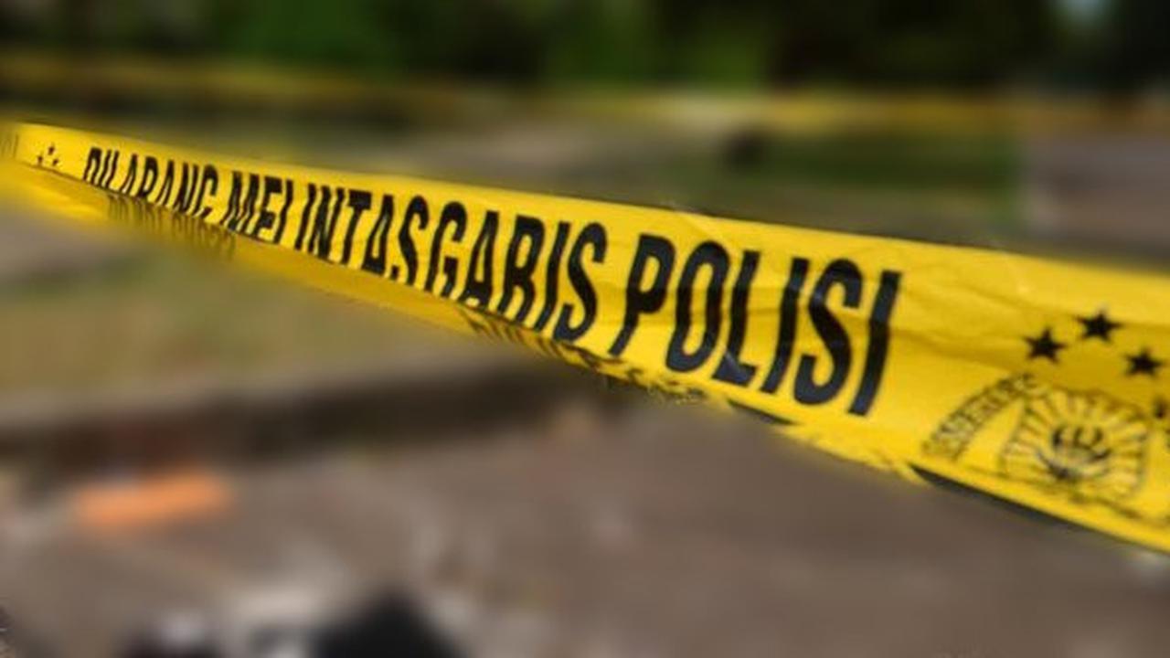 Pria Di Kupang Gelap