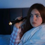 Tips Mengatasi Nyctophobia, Dari Teknik Relaksasi Hingga Terapi