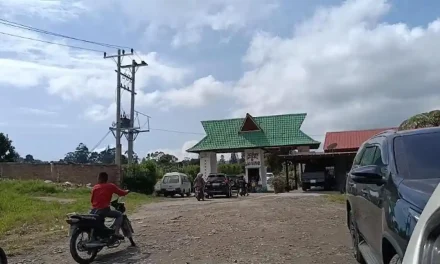 Wisatawan Keluhkan Jalan Rusak di Area Retribusi Danau Lau