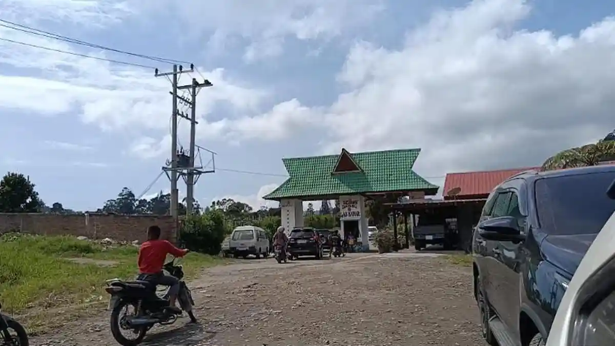 Wisatawan Keluhkan Jalan
